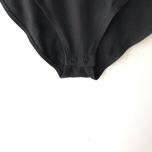 Black Bodysuit with keyhole detail - Picture 4 of 5